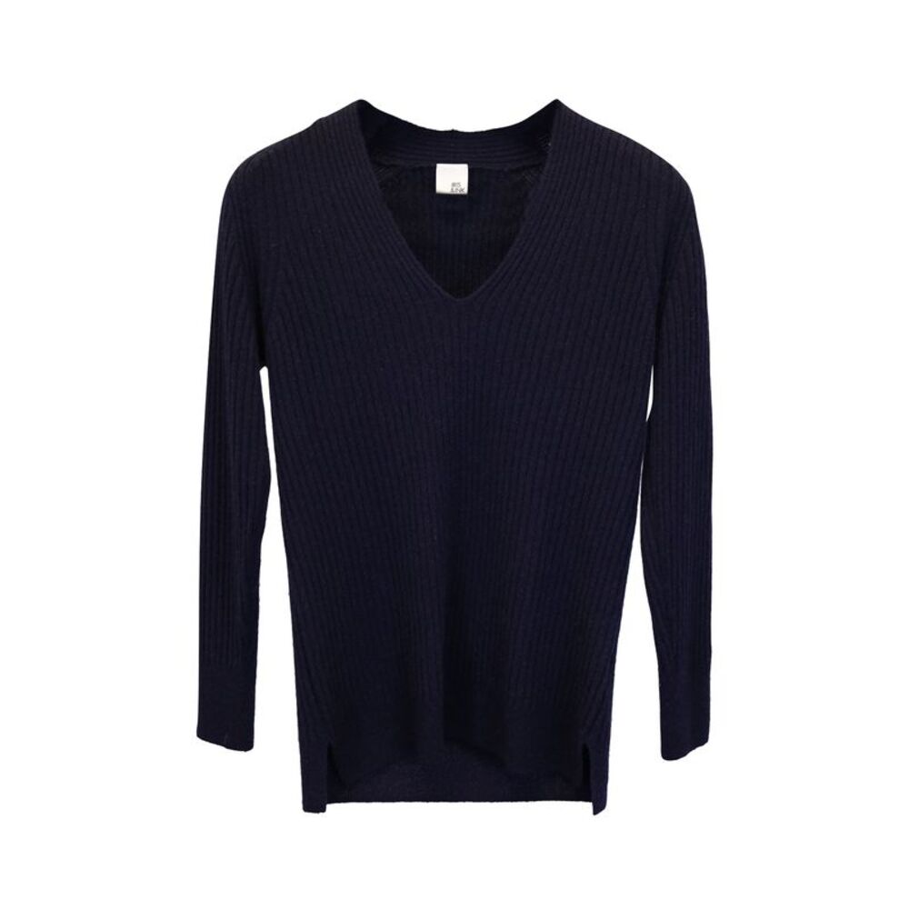 Iris & Ink V-neck Sweater in Navy Blue Cashmere